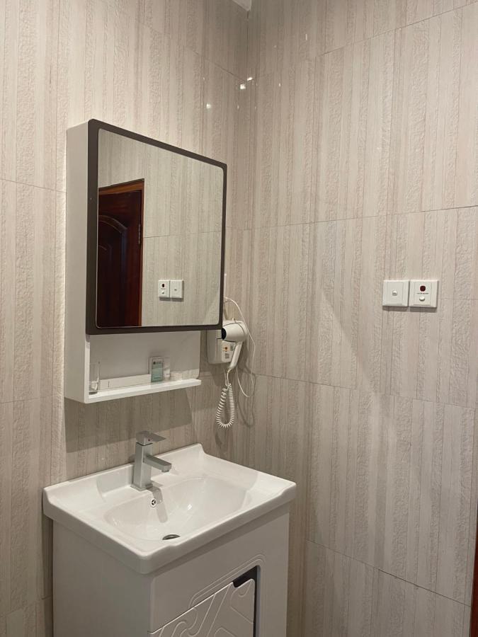 אקרה Airport West Hotel מראה חיצוני תמונה