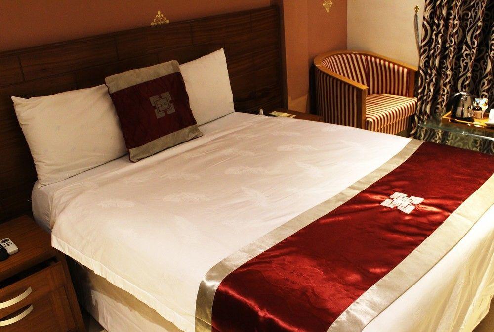 אקרה Airport West Hotel מראה חיצוני תמונה