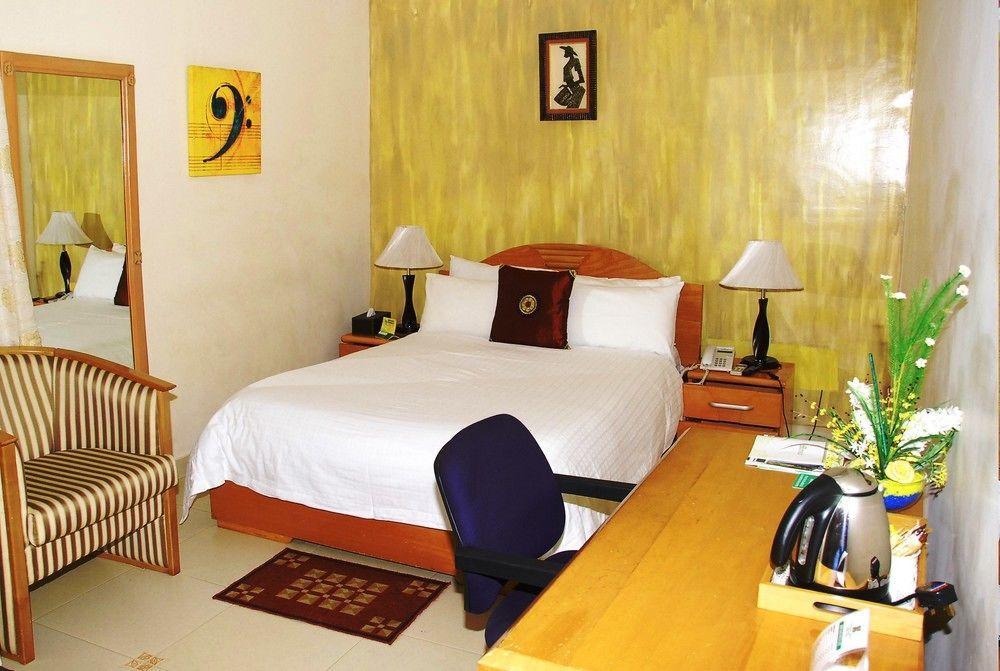 אקרה Airport West Hotel מראה חיצוני תמונה